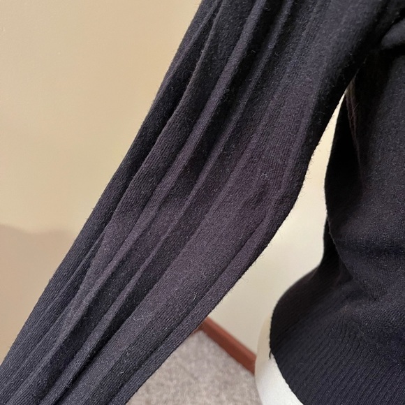 LOFT Black Pleated Sleeves Sweater Sz M - Picture 2 of 5